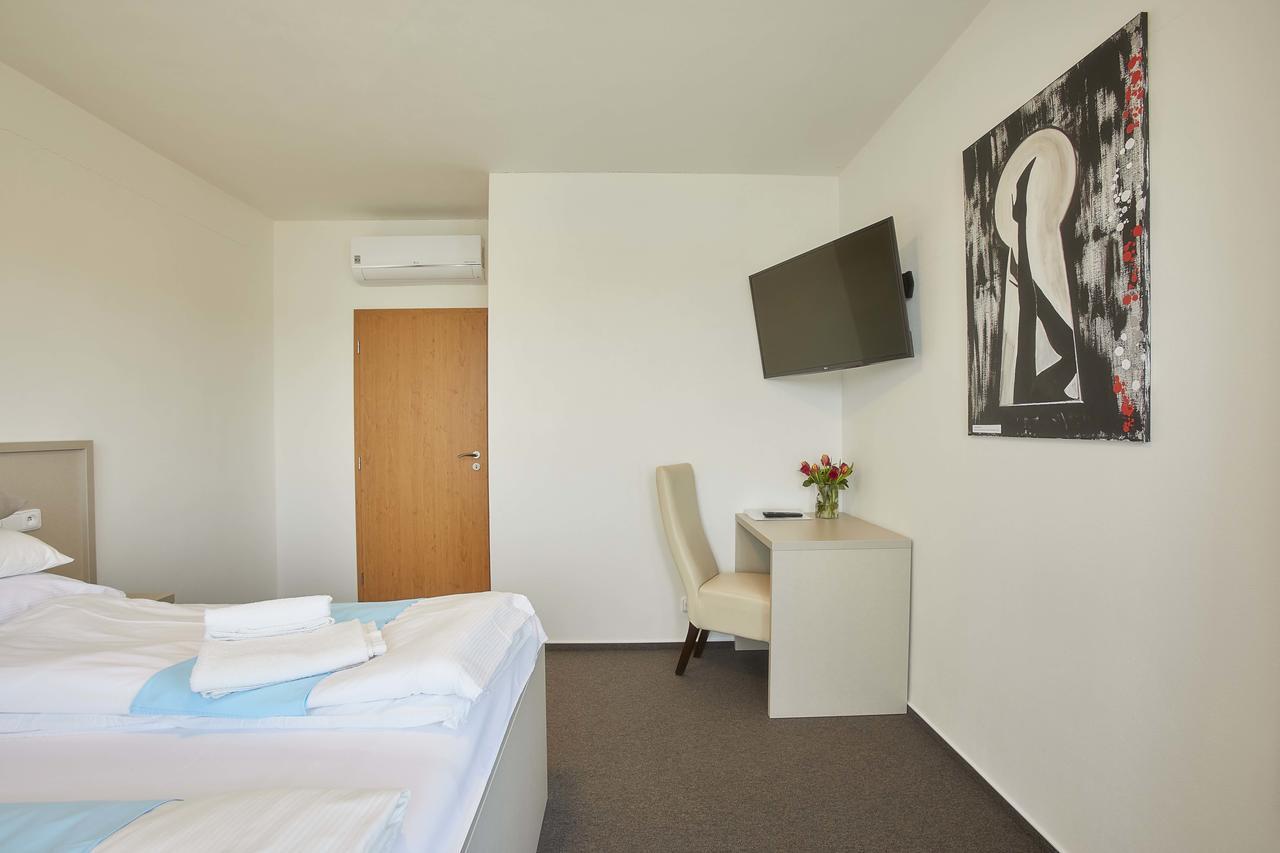 Hotel Rakovec Brno Exterior photo
