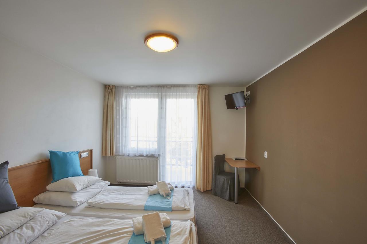 Hotel Rakovec Brno Exterior photo